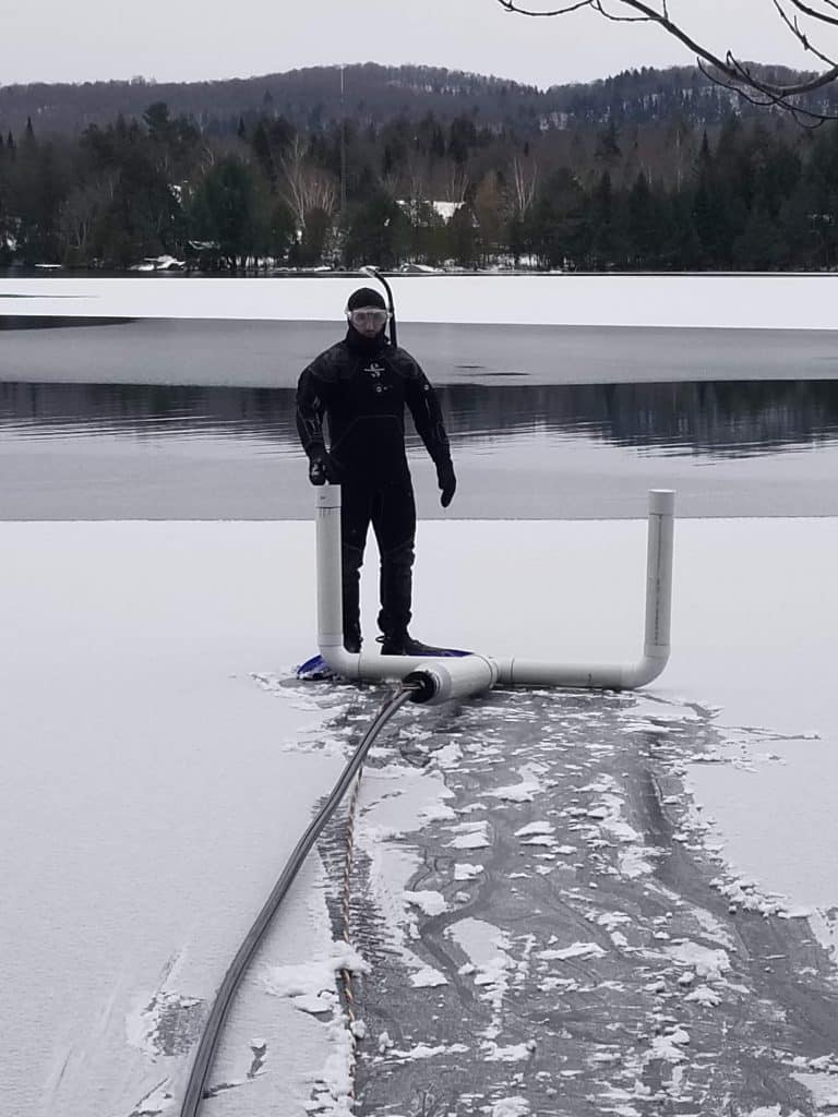 Lac supérieur pompe sous la glace Groupe H2O